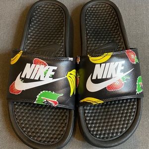 Nike slides / Size 8 W